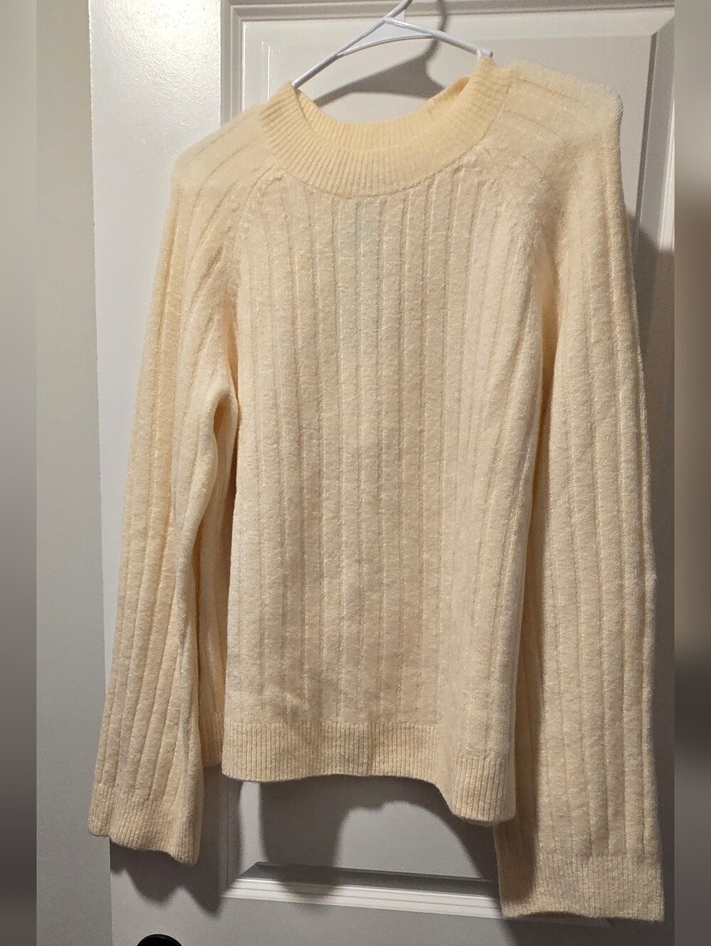NWT Women's Cream Ribbed Crewneck Sweater